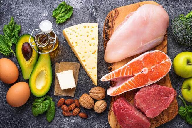 The diet of a low-carbohydrate diet consists of products containing animal fats and vegetable proteins. 